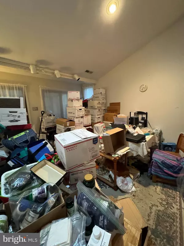 862 CARRIER DR, Strasburg, VA 22657