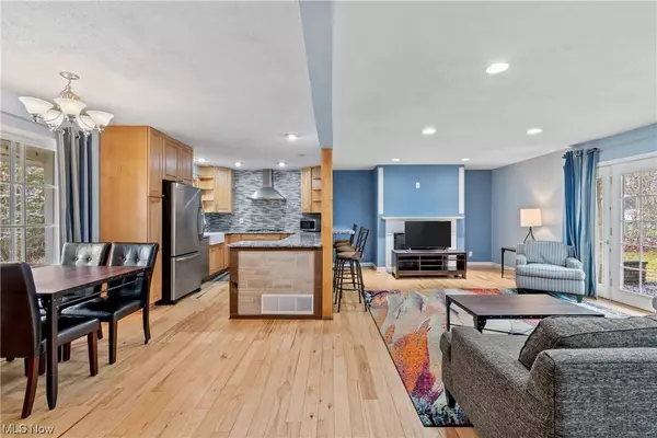 17129 Woodmere DR, Chagrin Falls, OH 44023