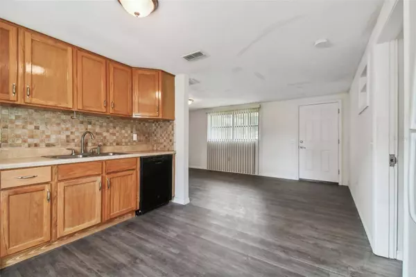 4742 6TH ST, Zephyrhills, FL 33542