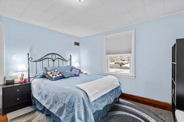 28 Hillside Ave, Westford, MA 01886