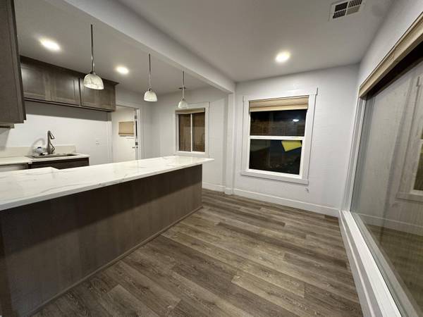 247 Berrydale Ave, Medford, OR 97501