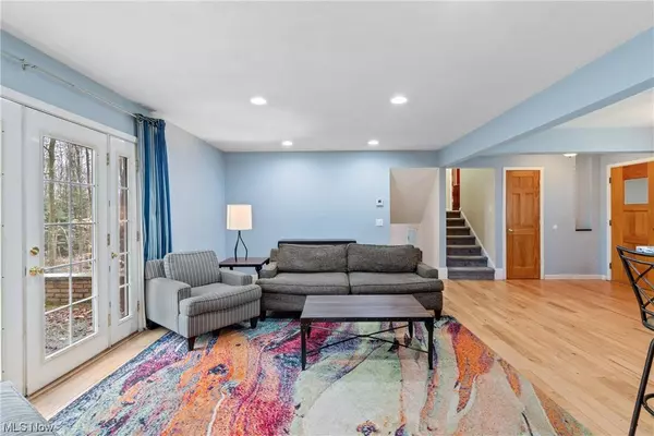 17129 Woodmere DR, Chagrin Falls, OH 44023