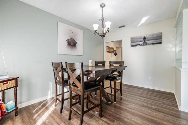 1303 S VALRICO RD, Valrico, FL 33594