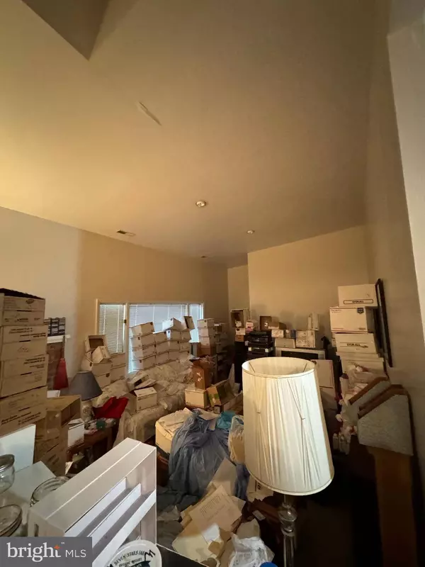 862 CARRIER DR, Strasburg, VA 22657