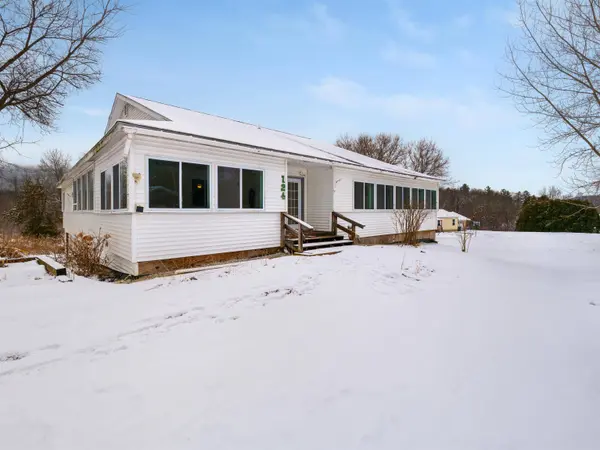 124 Larry LN, Proctor, VT 05765