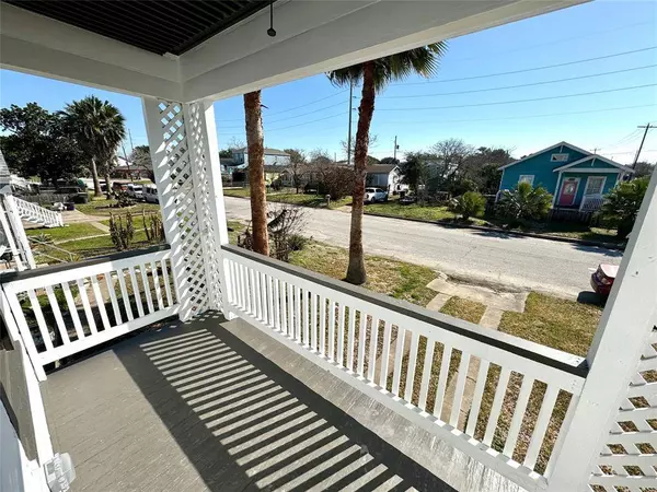 5428 Avenue P, Galveston, TX 77551