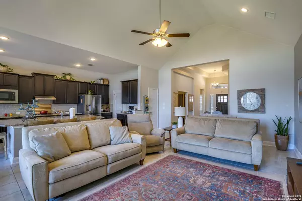 709 Oitavos St, Schertz, TX 78108