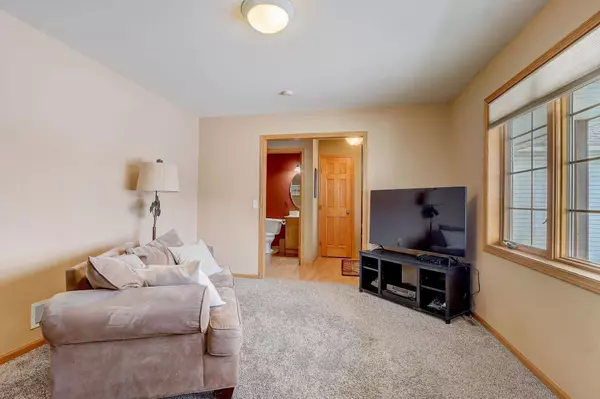 707 Lochmoore Drive, Waunakee, WI 53597