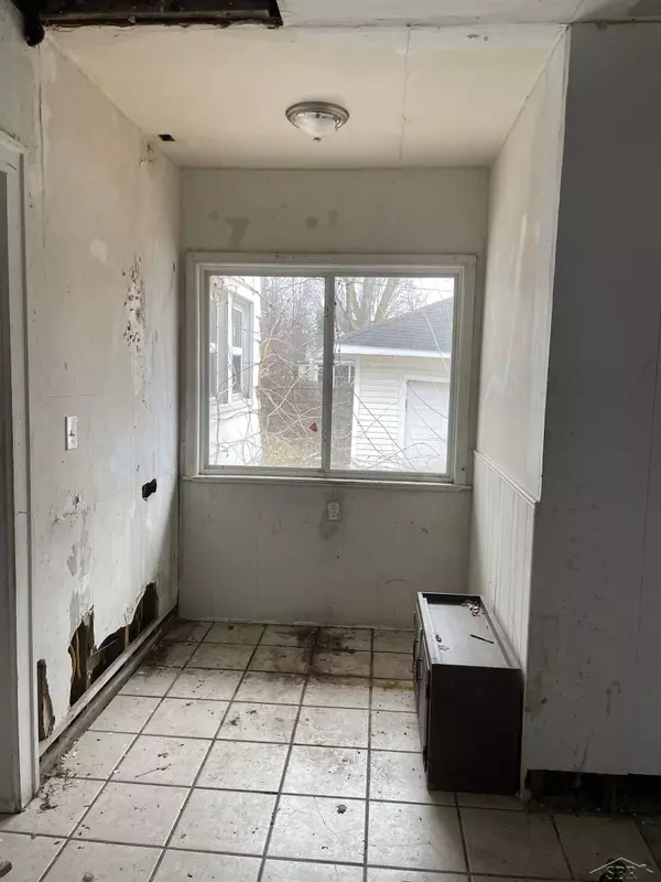 1407 Greenway Avenue, Flint, MI 48504