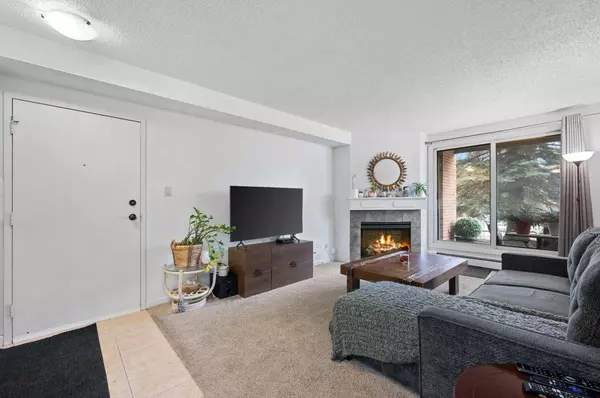 6400 Coach Hill RD SW #111, Calgary, AB T3H 1B8