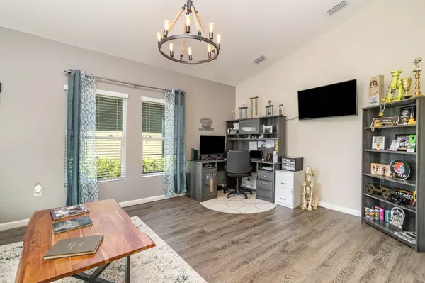 2640 Snapdragon DR NW, Palm Bay, FL 32907