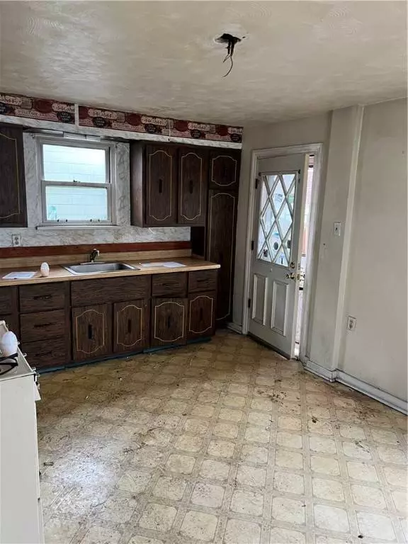 1403 Pennsylvania Ave, West Mifflin, PA 15122