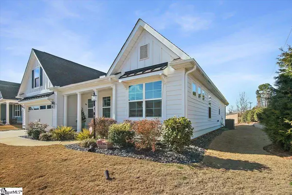 2 Bishop Lake Way, Taylors, SC 29687