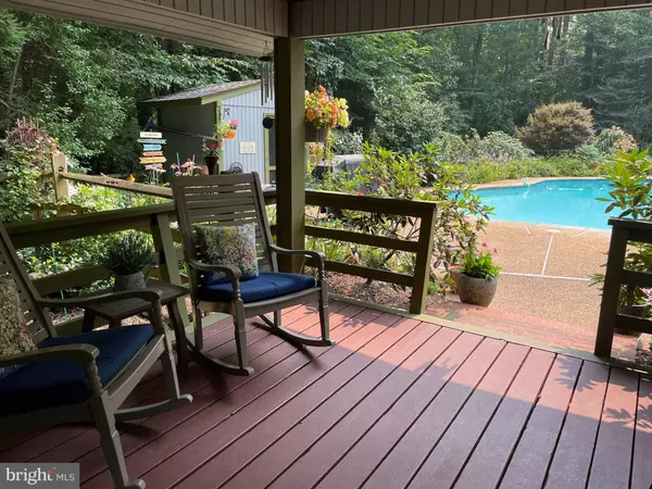 7101 WOODGLEN CT, Fairfax Station, VA 22039