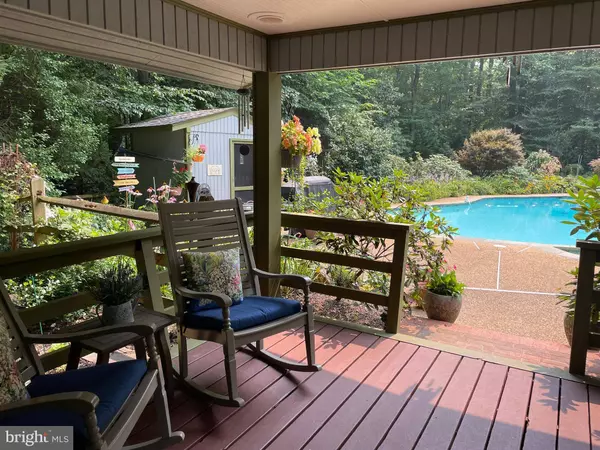 7101 WOODGLEN CT, Fairfax Station, VA 22039