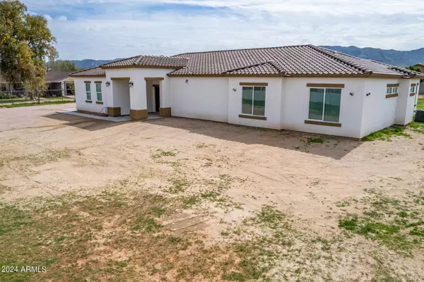 3141 W BASELINE Road, Laveen, AZ 85339