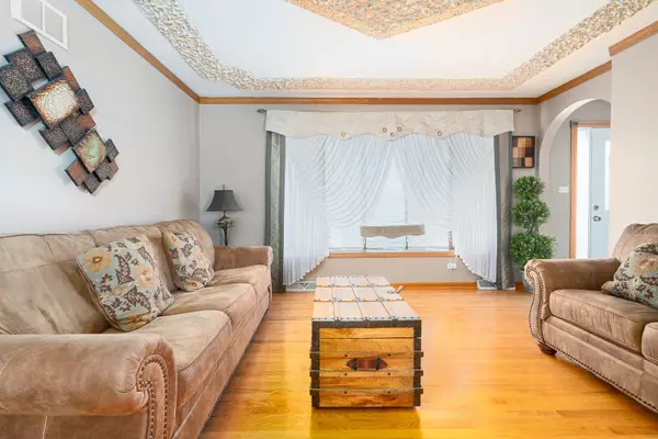 7326 S Octavia Avenue, Bridgeview, IL 60455