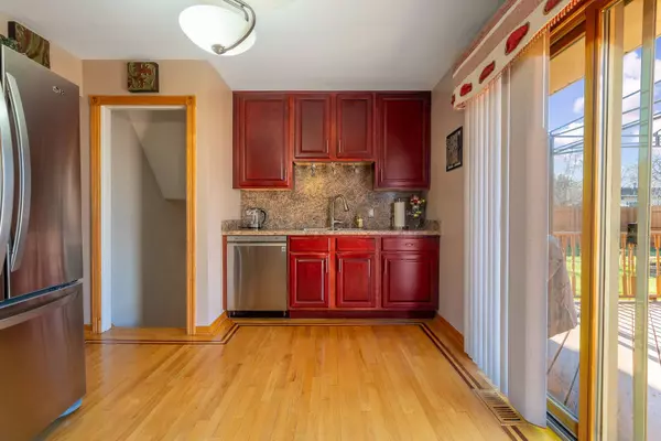 7326 S Octavia Avenue, Bridgeview, IL 60455