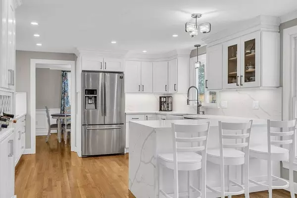 2 Greenbriar Cir, Andover, MA 01810