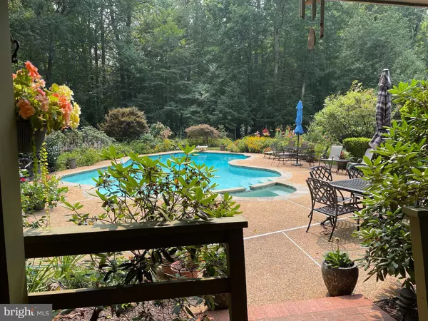 7101 WOODGLEN CT, Fairfax Station, VA 22039