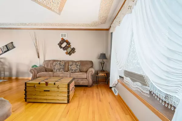 7326 S Octavia Avenue, Bridgeview, IL 60455