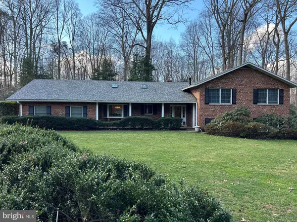 7101 WOODGLEN CT, Fairfax Station, VA 22039