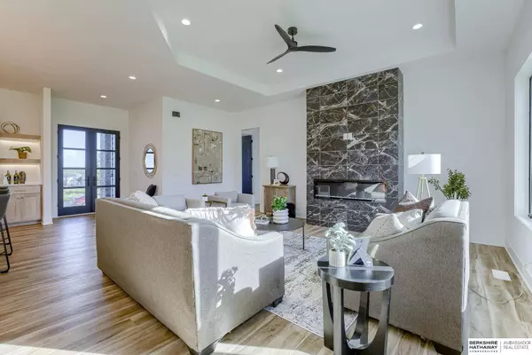 3502 S 214 Street, Elkhorn, NE 68022