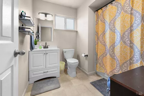 79 Nancy LN, Willits, CA 95490