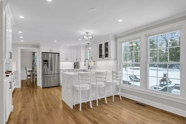 2 Greenbriar Cir, Andover, MA 01810