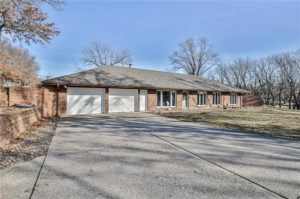 33604 E Corn Spur RD, Lone Jack, MO 64070