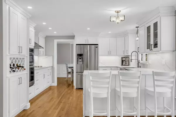 2 Greenbriar Cir, Andover, MA 01810