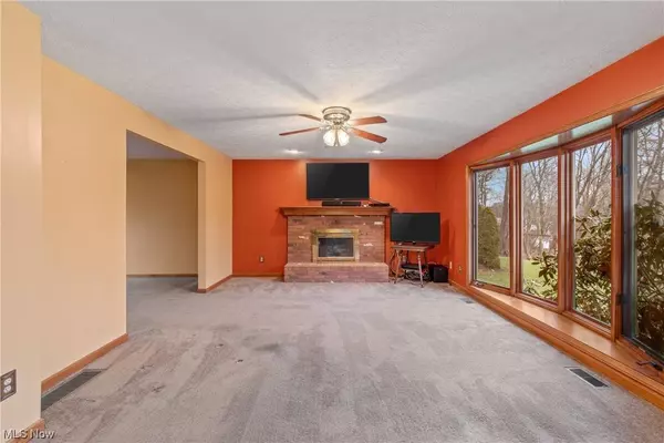 1339 Cherry Wood WAY, Uniontown, OH 44685