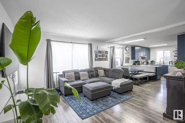 1011 39 ST NW, Edmonton, AB T6L 2K6