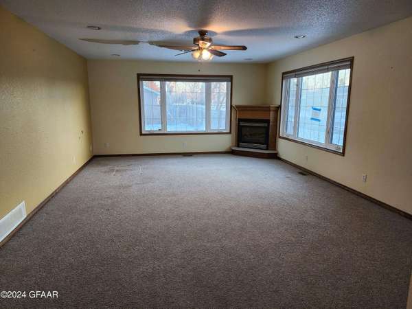 324 MADISON Avenue, Neche, ND 58265