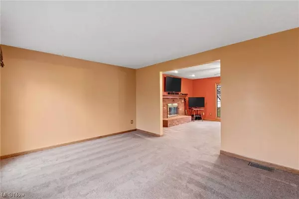 1339 Cherry Wood WAY, Uniontown, OH 44685