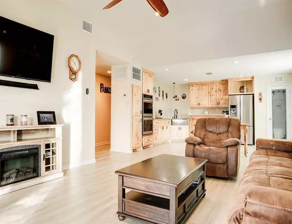 12373 Fm 532, Hallettsville, TX 77964