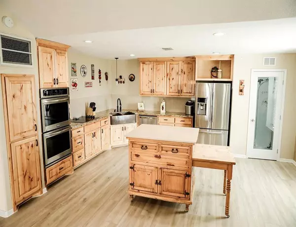 12373 Fm 532, Hallettsville, TX 77964