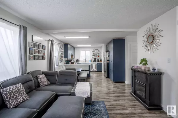 1011 39 ST NW, Edmonton, AB T6L 2K6