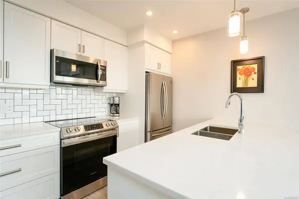 119 Haliburton St #204, Nanaimo, BC V9R 4V8