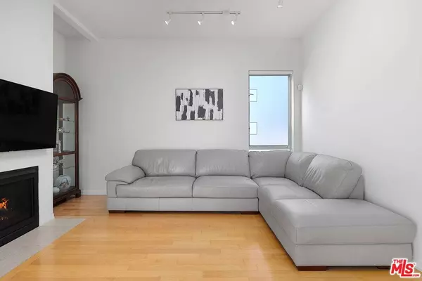 12411 Pacific Ave #202, Los Angeles, CA 90066