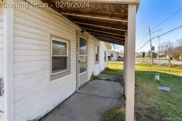 3277 WHITNEY Avenue, Flint, MI 48532