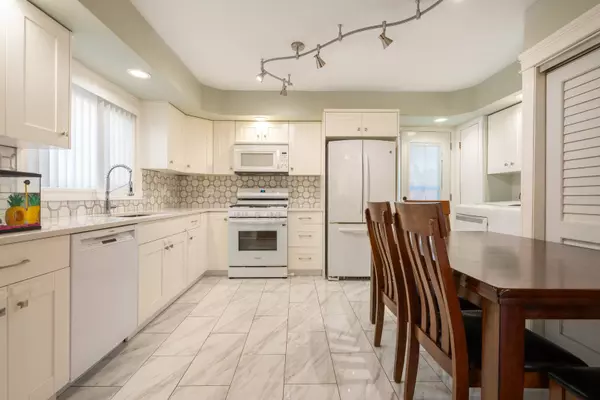 7748 Suburban Lane, Bridgeview, IL 60455