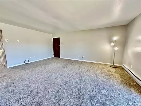 1810 Colonial Village Way 4, Waterford, MI 48328