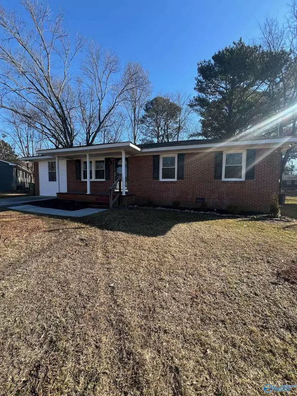 3218 Deerfield Road NW, Huntsville, AL 35810