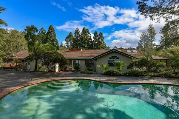 15 Via Del Arroyo DR, Napa, CA 94559