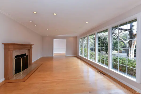 15 Via Del Arroyo DR, Napa, CA 94559