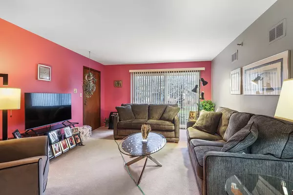 4130 Cove LN #A, Glenview, IL 60025