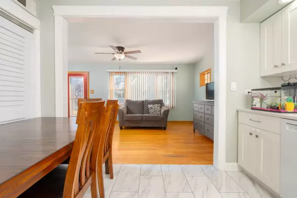 7748 Suburban Lane, Bridgeview, IL 60455