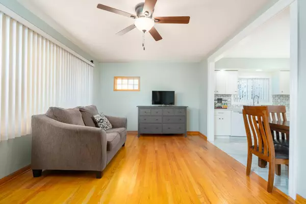 7748 Suburban Lane, Bridgeview, IL 60455