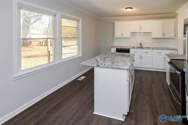 3218 Deerfield Road NW, Huntsville, AL 35810